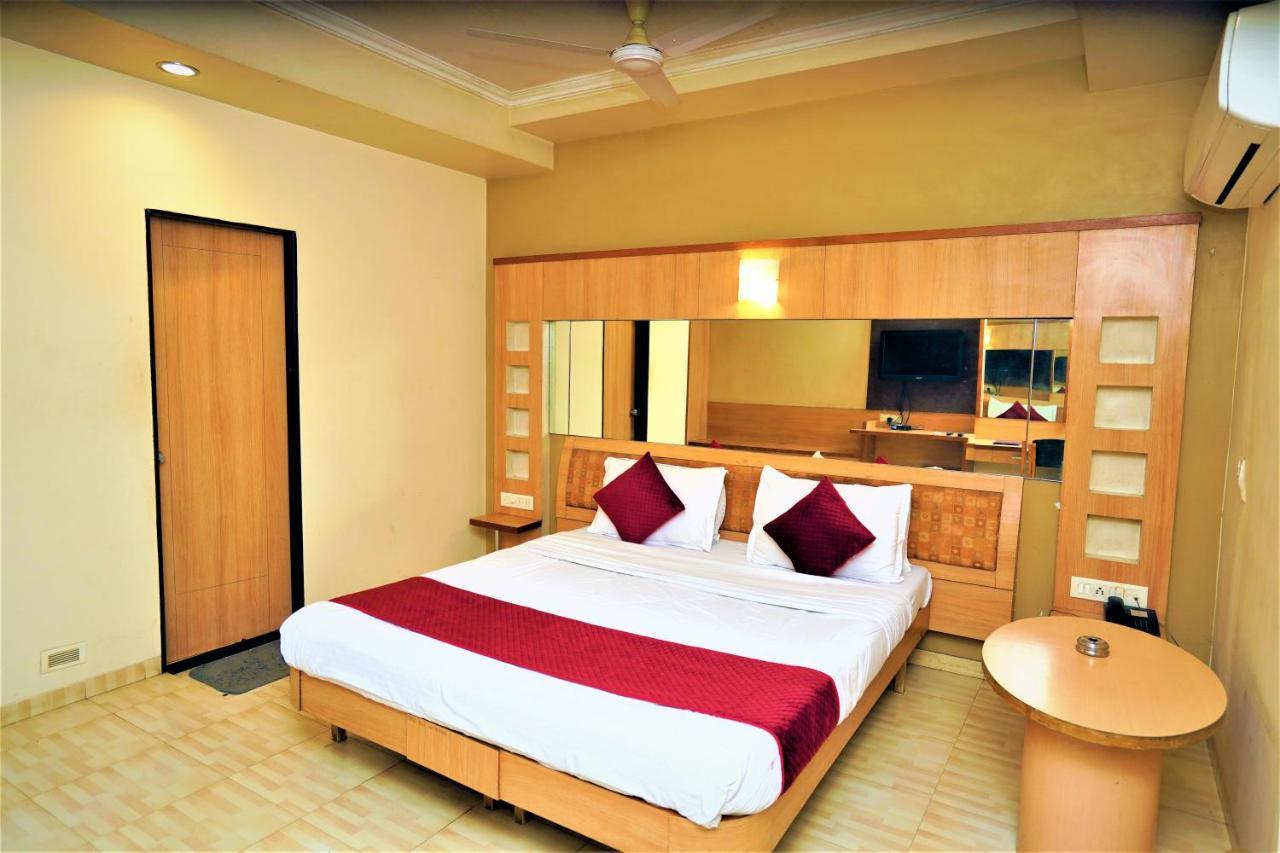 New Hotel Europa Inn Раджкот Экстерьер фото