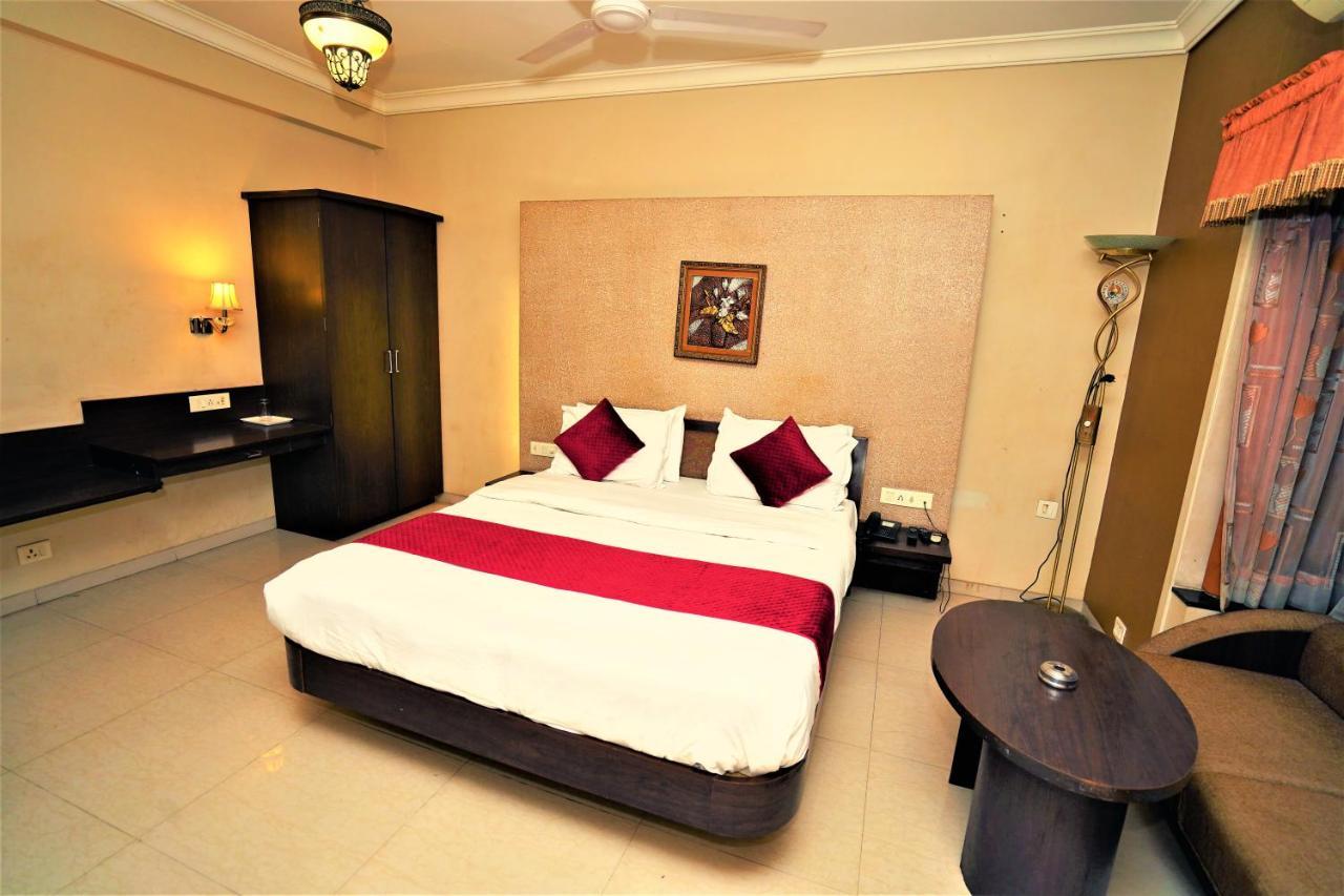 New Hotel Europa Inn Раджкот Экстерьер фото