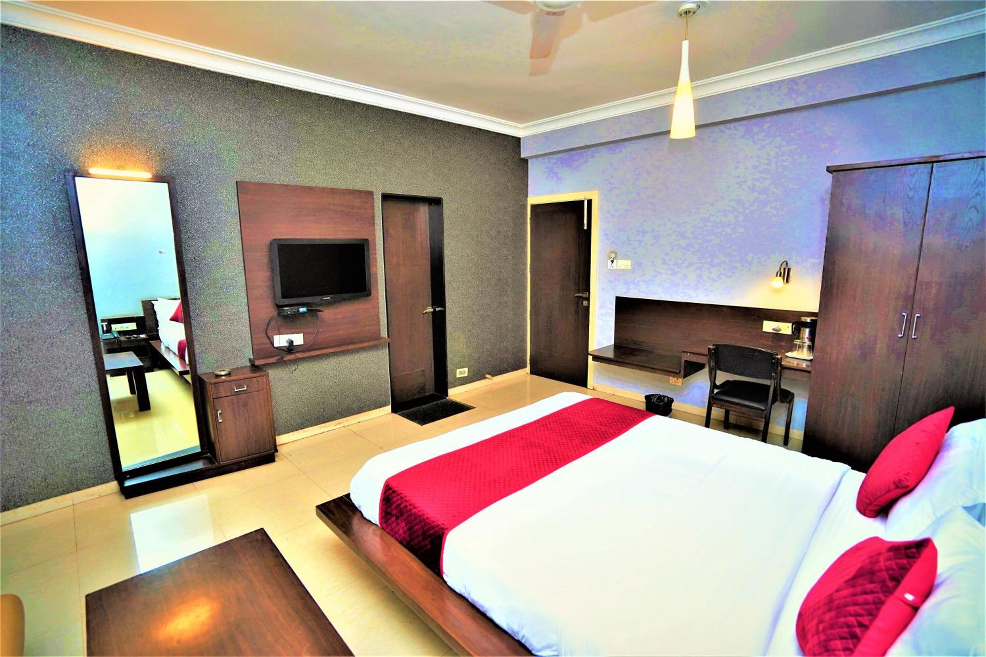 New Hotel Europa Inn Раджкот Экстерьер фото
