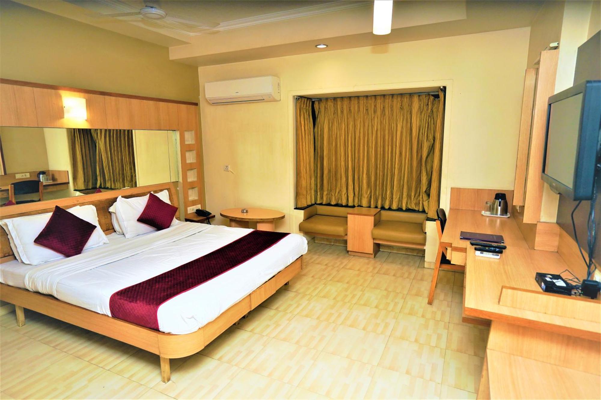 New Hotel Europa Inn Раджкот Экстерьер фото